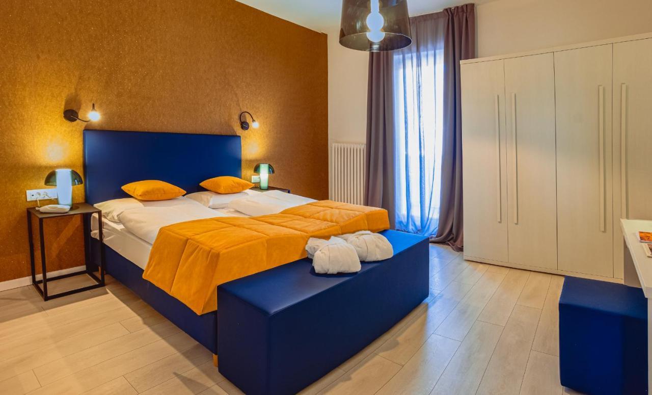 Schlosshof Charme Resort - Hotel & Camping Lana Extérieur photo