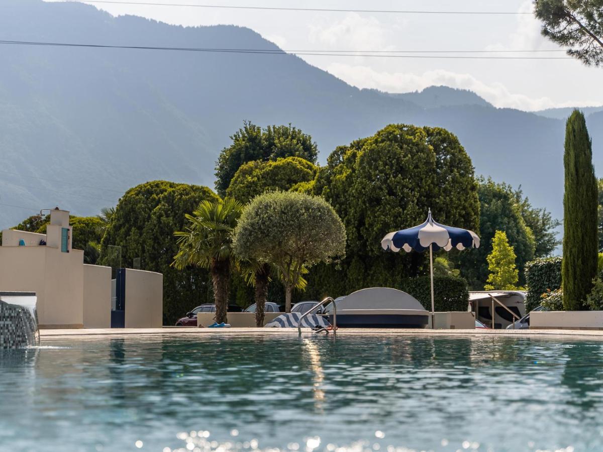 Schlosshof Charme Resort - Hotel & Camping Lana Extérieur photo