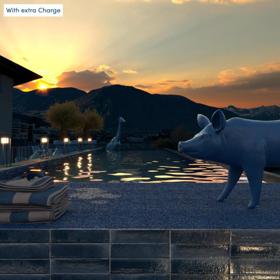 Schlosshof Charme Resort - Hotel & Camping Lana Extérieur photo
